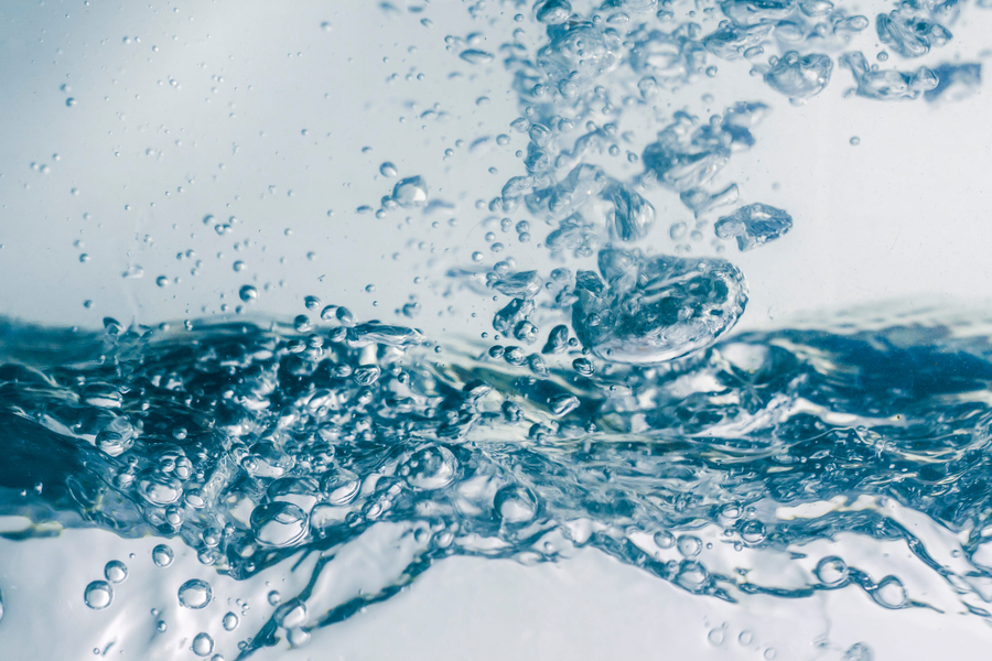 Water splash with bubbles of air